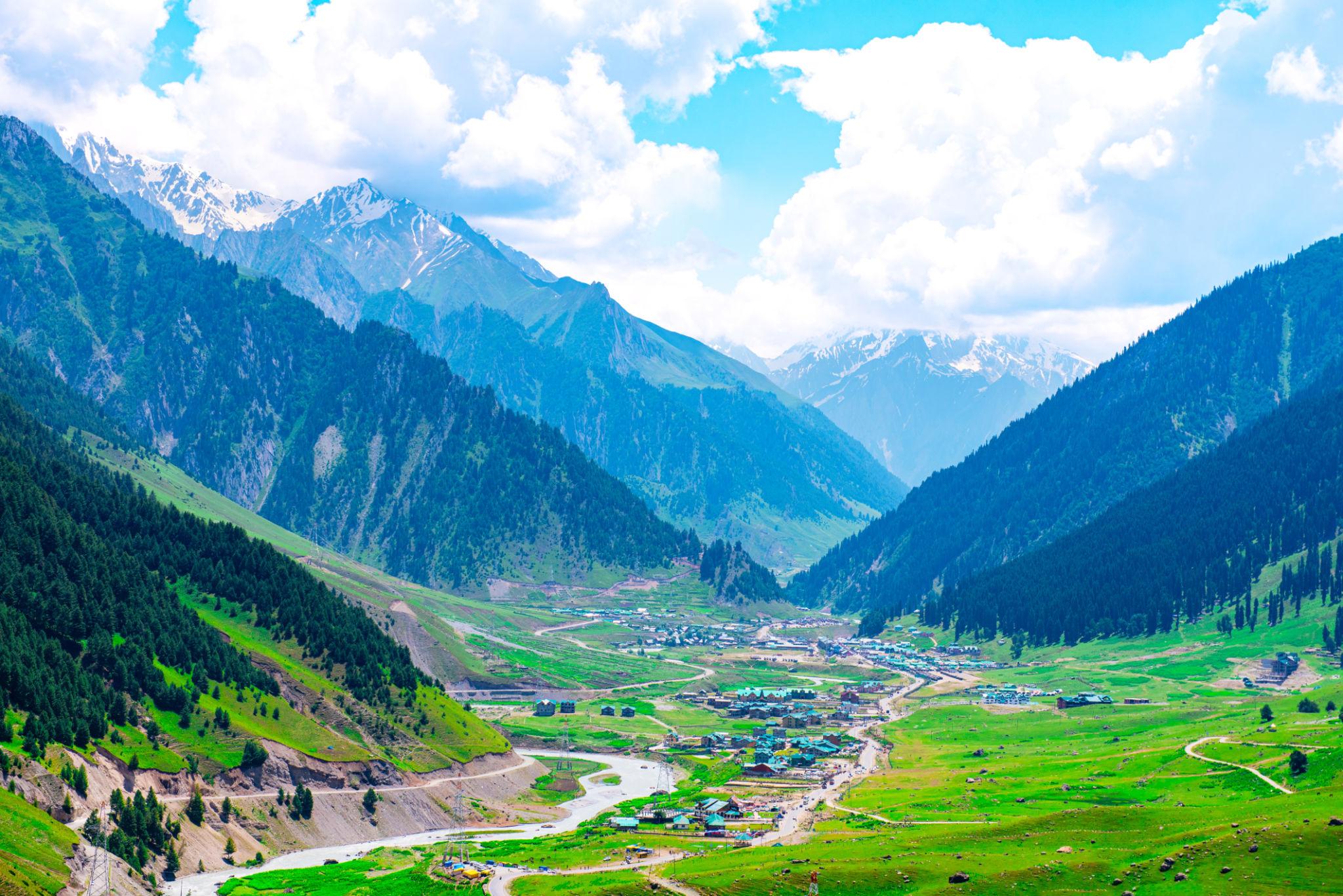 The complete high-altitude highway route loop connecting Jammu and Kashmir