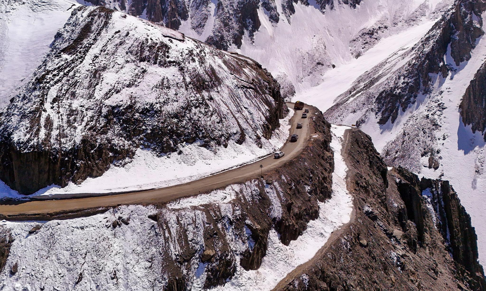 Complete high-altitude road expedition layout